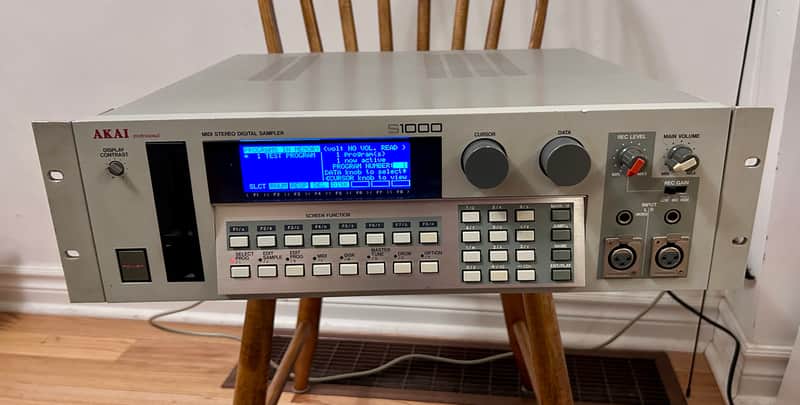 Akai S1000 MIDI Stereo Digital Sampler 1988 - White image 1