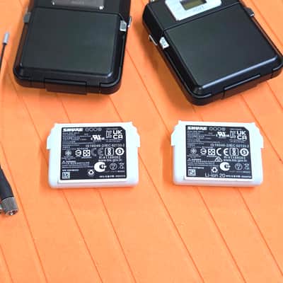 Two (2) Shure ADX1 Digital Wireless Bodypack Transmitters with LEMO3 (G57: 470 to 608 MHz) imagen 3