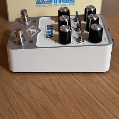 Universal Audio Astra Modulation Machine 2021 - Present - White image 4