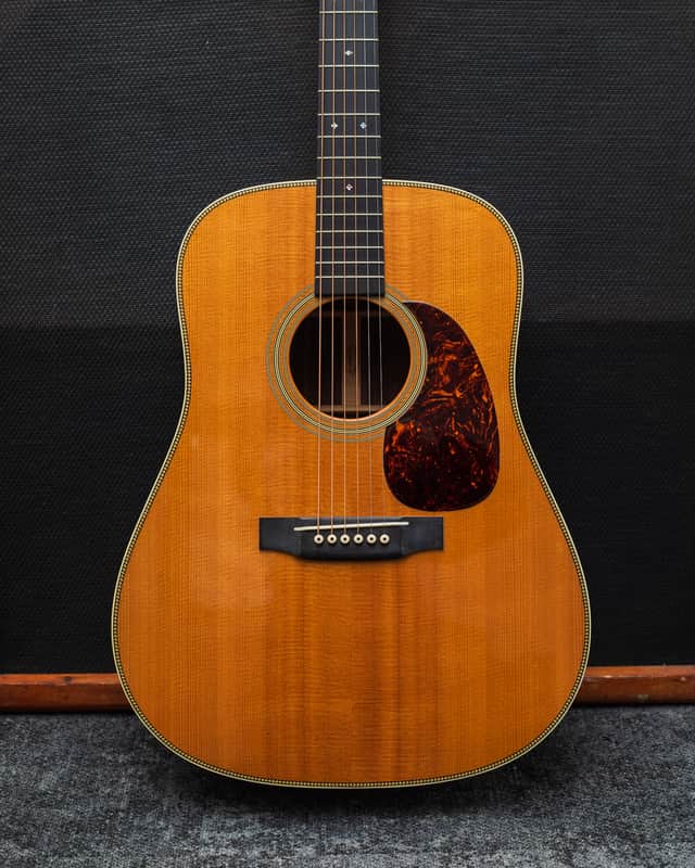 Martin HD-28v 2010's - Natural image 1