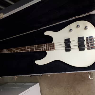 Peavey Foundation Bass Guitar w HSC image 1