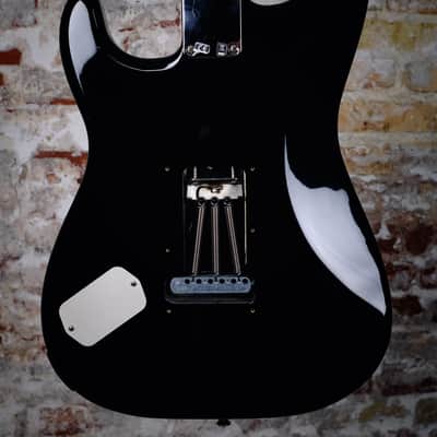 2012 - Fender Stratocaster Roland ready - Black image 2