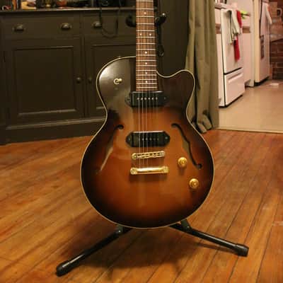 Yamaha AEX502 Electric Semi-Hollow Body Guitar (Sunburst) image 2
