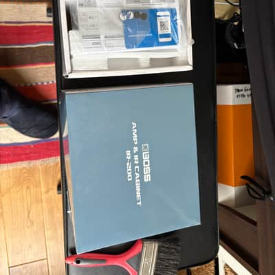 Boss IR-200 Amp and IR Cabinet 2021 - Present - Silver image 7