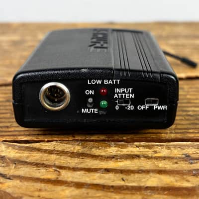 Shure UT UHF Marcad Diversity Wireless Guitar Transmitter and Receiver image 12