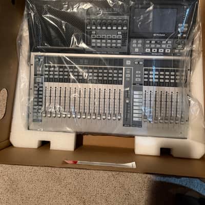 PreSonus StudioLive 32SX Compact 32-Channel Digital Mixer and USB Audio Interface 2019 - Present - Black / Silver image 3