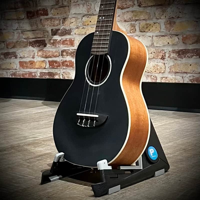 Flight Iris Concert Ukulele - Black image 1