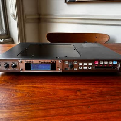 Roland Fantom-XR Rackmount Synthesizer Module 2004 - 2010 - Silver image 2