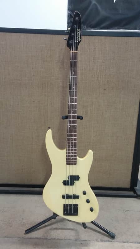 Guild Pilot Bass USA Made Vintage White image 1