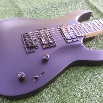 Jackson JS30 Super Strat Archtop 24 Jumbo Frets Sharktooth Inlay Dual Humbucker Tremolo Midel Vintage Style Big Block Strandard Trem Factory Original Satin Black image 4