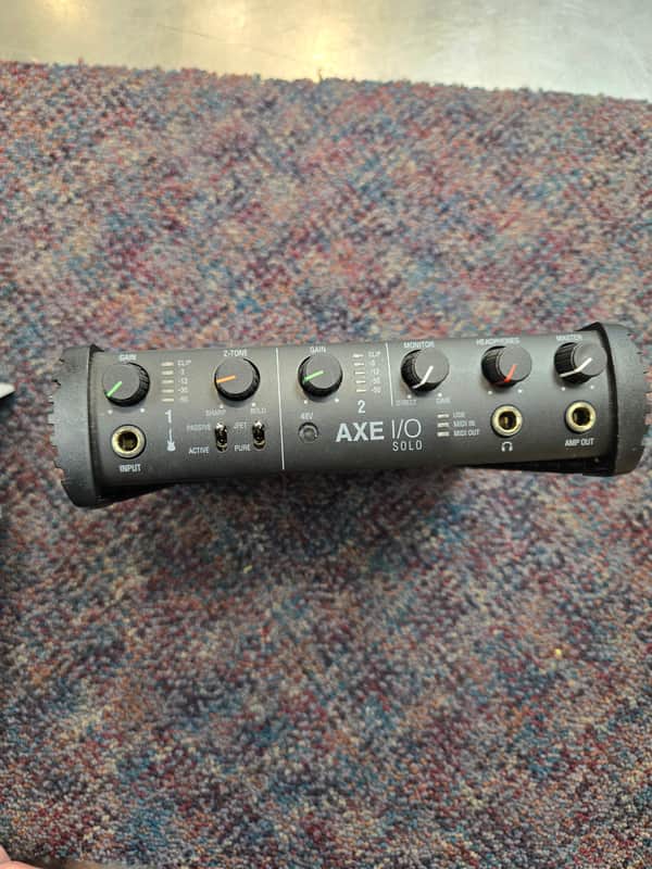 IK Multimedia AXE I/O Solo USB Audio Interface 2020 - Present - Black image 1