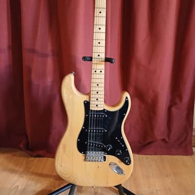 Fender Stratocaster – 1979 – Maple Neck – COA by No.Tom, Denmark St – UK image 3