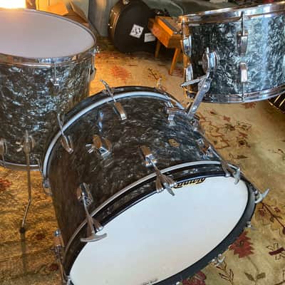 Ludwig No. 980 Super Classic Outfit 9x13 / 16x16 / 14x22" Drum Set with Keystone Badges 1960 - 1968 - Black Diamond Pearl image 3