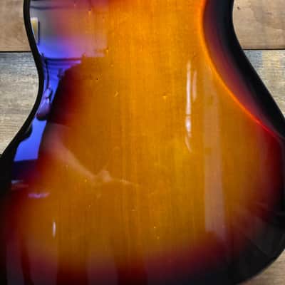 Squier Classic Vibe Bass VI 3-Tone Sunburst image 12