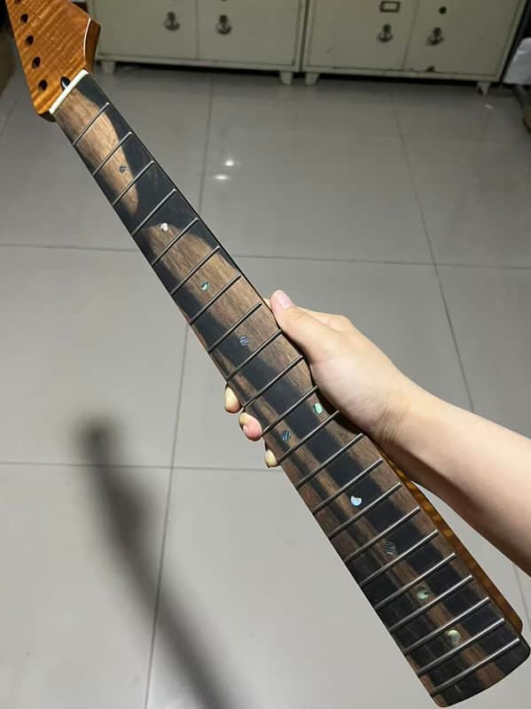 Striped Ebony Fretboard 22frets 5a Roasted flame Maple guitar neck Radius 12inch Round stainless steel 22 frets Roasted flame Maple guitar neck Striped Ebony fingerboard 25.5inch hole 10mm Radius: 12 inches. image 1