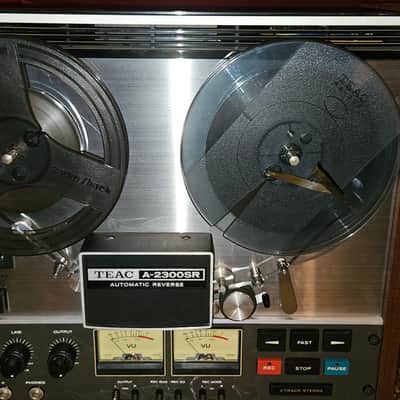 Teac  A-2300SR  1983 - Wood and silver image 2