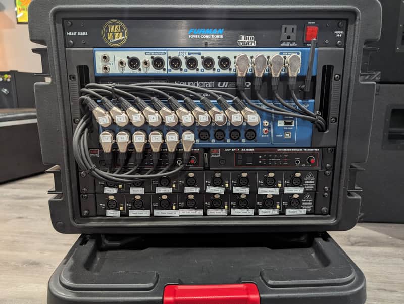 Soundcraft Ui24R 24-Channel Digital Mixer/USB Recorder with Wireless Control 2010s - Blue image 1