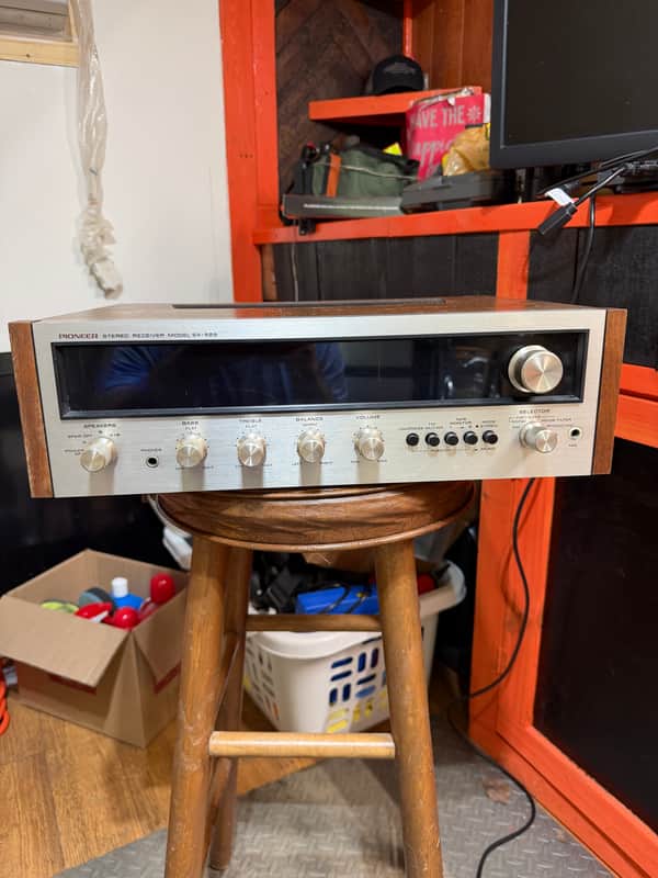 Pioneer SX-525 17-Watt Stereo Solid-State Receiver 1972 - 1974 - Silver image 1