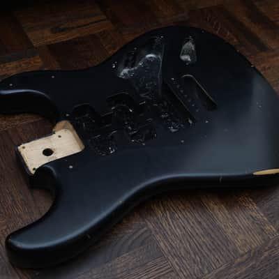 Allparts Stratocaster Body Black Aged Relic Nitrocellulose Lacquer Fender Licensed Strat image 14