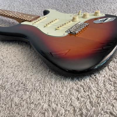 Fender Vintera ‘60s Stratocaster 2021 MIM Sunburst Pau Ferro Fretboard Guitar image 4