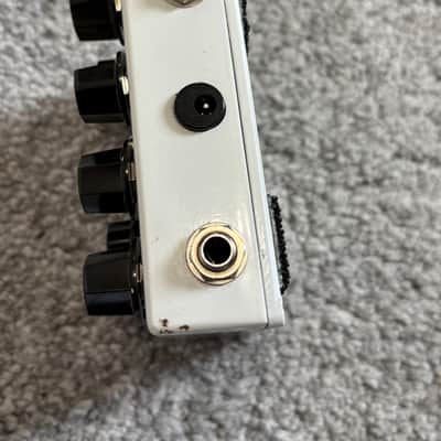 Analogman King of Tone V4 with Red Side High Gain Option and Mode Toggle Switch 2009 - Present - Graphic image 5