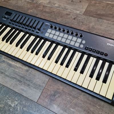 Novation Launchkey 49 midi keyboard controller, boxed image 2