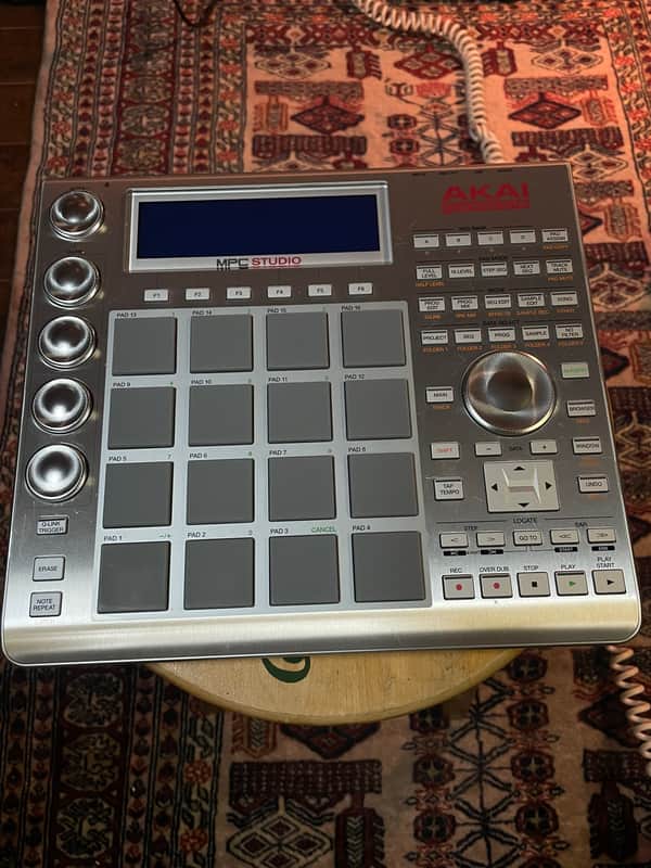 Akai MPC Studio Music Production Controller V1 2012 - 2019 - Grey image 1