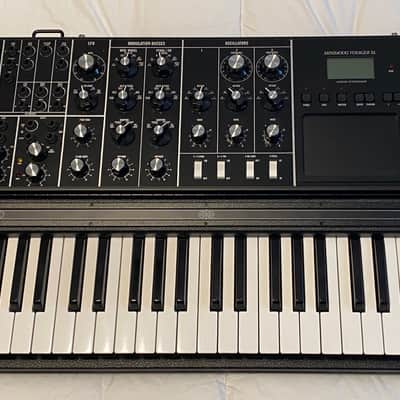 Moog Minimoog Voyager XL 61-Key Monophonic Synthesizer 2015 Limited Edition Black Tolex image 5