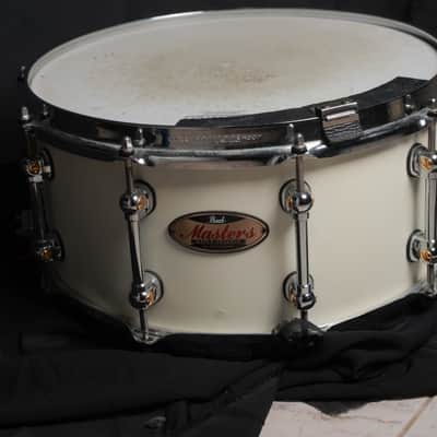 Pearl Masters Maple Snare Drum - 6.5 x 14-inch - Arctic White image 3