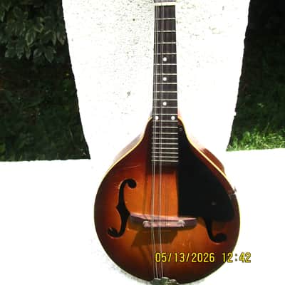 Gibson Kalamazoo KM-21 Mandolin, 1941, Sunburst, Case image 2