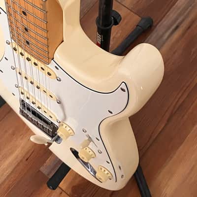 1995 Fender American Standard Stratocaster (w/ Eric Johnson signature pickups) - Arctic White image 13