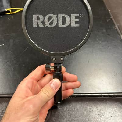 RODE NT-1 KIT with Shockmount and Pop Filter 2010s - Black image 4