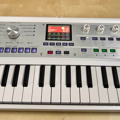 Korg MicroKORG 2 37-Key Synthesizer/Vocoder 2024 - Present - White