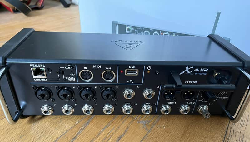 Behringer X Air XR12 12-Input Tablet-Controlled Digital Mixer 2015 - Present - Black image 1