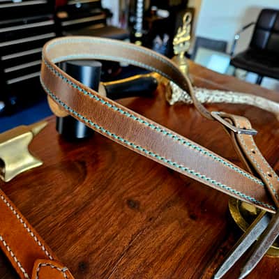 "Frodo" - Elegant hand stitched leather guitar strap with decorative ring image 3