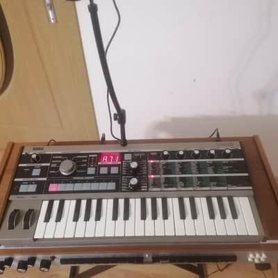 Korg MicroKORG 37-Key Synthesizer/Vocoder 2002 - 2019 - Silver