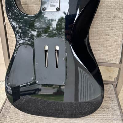 Squier Showmaster HH Skull & Crossbones 2003 - 2004 - Black Metallic / Skull & Crossbones image 8