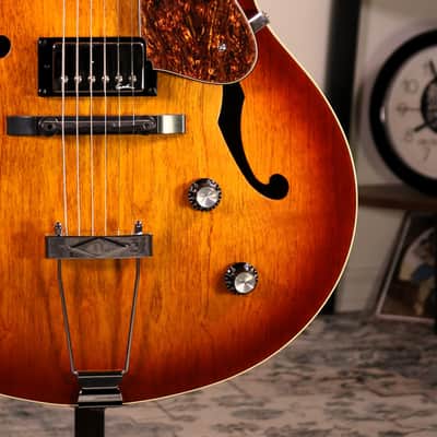 Godin 5th Avenue CW Kingpin II - Rosewood Fingerboard, Cognac Burst image 3