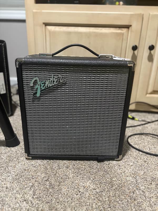 Fender Rumble 15 V3 15-Watt 1x8" Bass Combo 2015 - Present - Black image 1