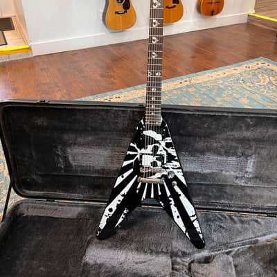 Epiphone Robb Flynn Signature "Love / Death" Baritone Flying V 2011 - Ebony with Love / Death Graphic image 7