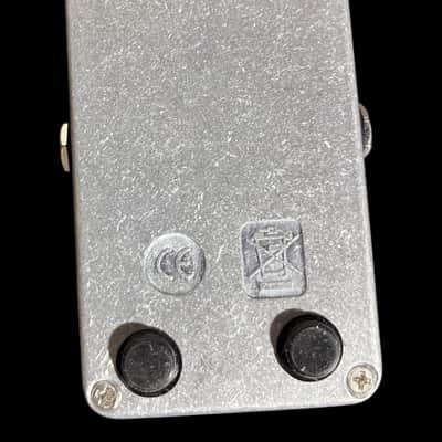 Electro-Harmonix Satisfaction Fuzz 2014 - Present - Blue / Red X7835 image 6