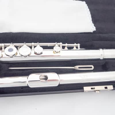 Gemeinhardt 30SHB Intermediate Flute with Solid Silver Headjoint *Cleaned & Serviced image 2