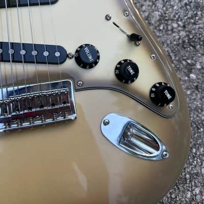 Fender 70th Anniversary Vintera II Stratocaster 2024 - Antigua image 4