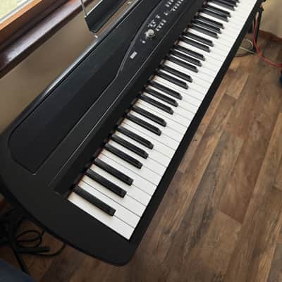 Korg SP-280 BK 88-Key Digital Piano with Built-In Stand, Sustain Pedal, Power Supply
