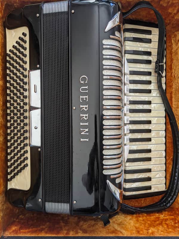 Guerrini Accordion With Hard Case 626 image 1