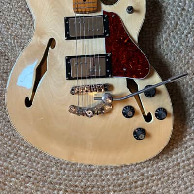 Squier Classic Vibe Starcaster w/ Hardshell Case and Tremolo image 2