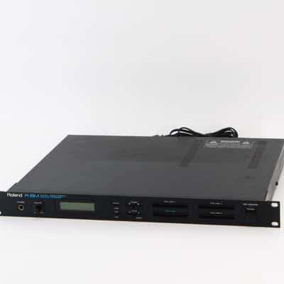 Roland R 8 M [Za90769] (08/31)