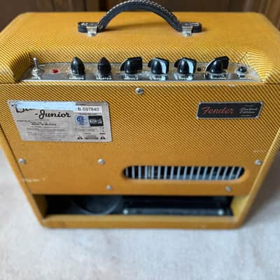 Fender Blues Junior Lacquered Tweed (WITH COVER) 15-Watt 1x12" Guitar Combo 2016 - Present image 3
