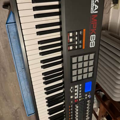 Akai MPK 88 KEY CONTROLLER