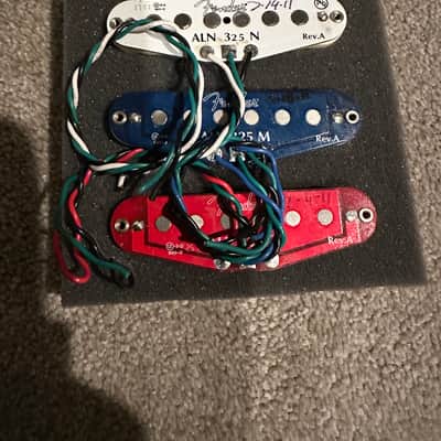 Fender N3 Noiseless Pickups SSS 2012 - Creme image 2